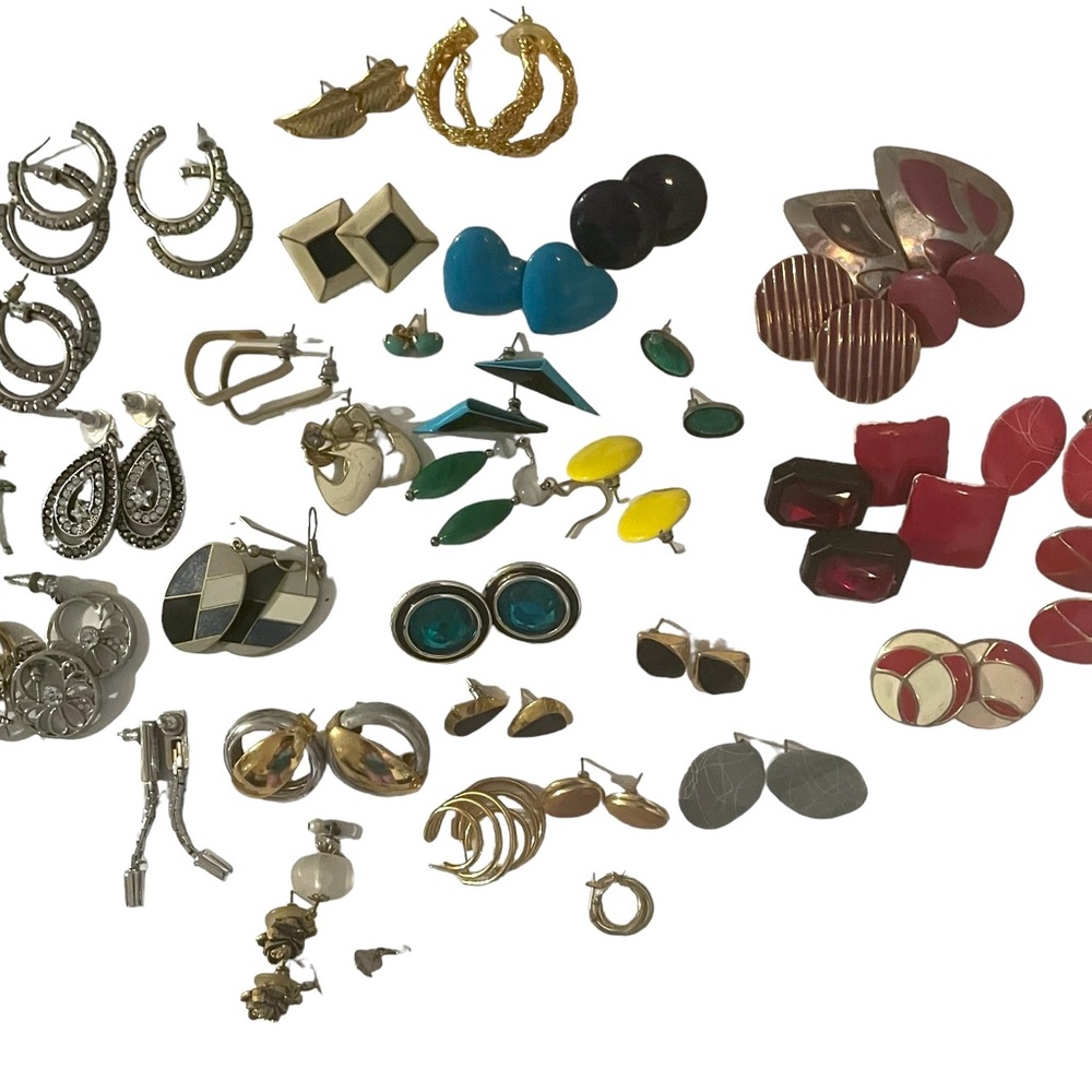 Vintage Jewelry Reseller Lot. 100 Pieces of Vntg. Earrings *SEE ALL PHOTOS*
